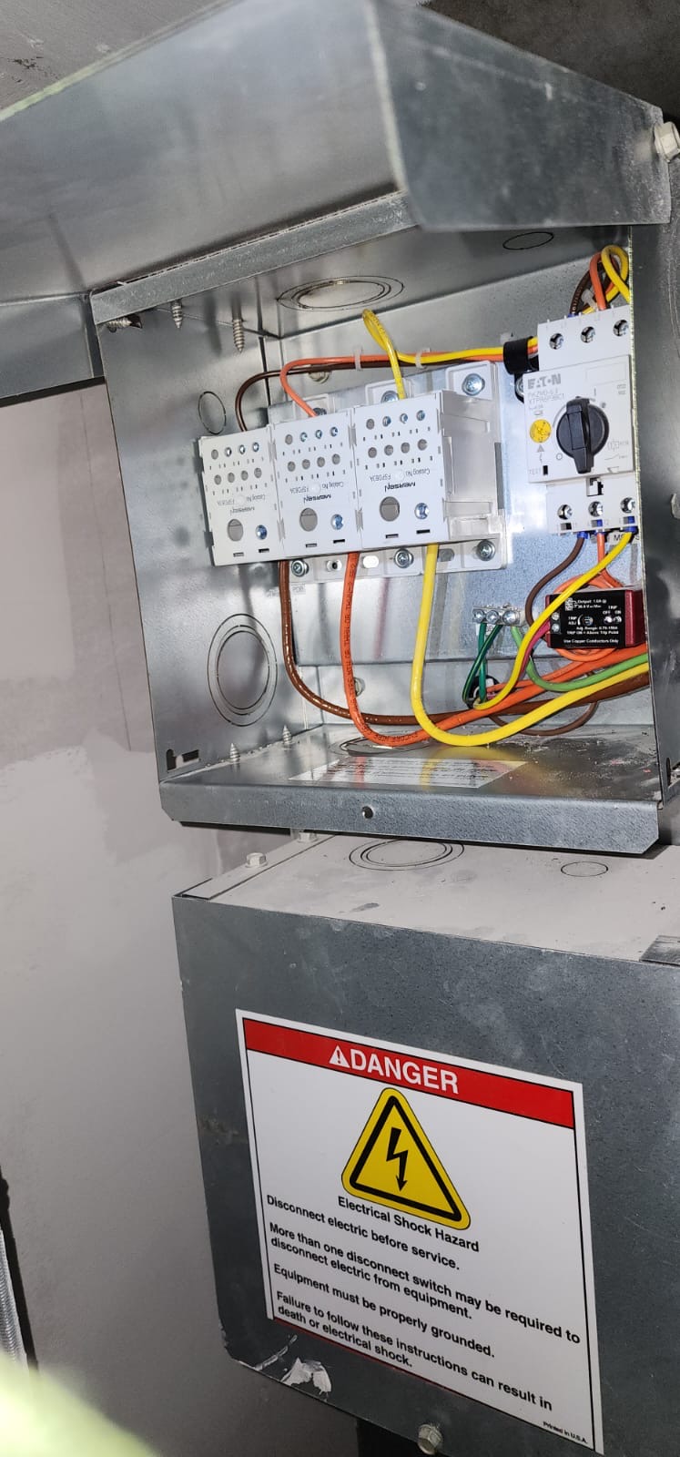 Electrical equipment control installation